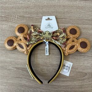 NWT Disney Loungefly Pretzel Ears Headband